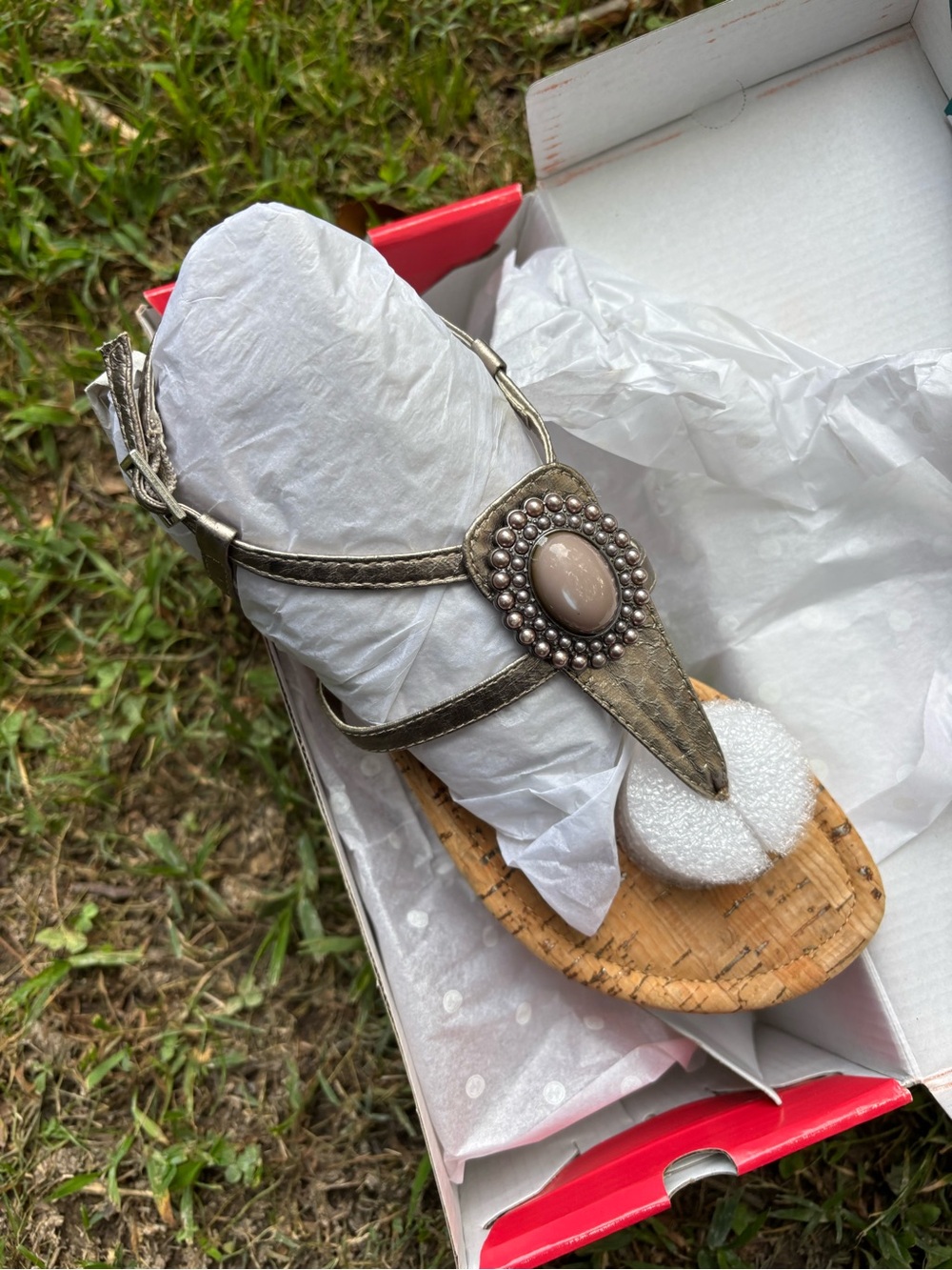 lindsay phillips Meredith Metallic Taupe T-Strap Sandals Stone Accent Size 6